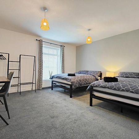 Вилла Stott House - Bright Spacious Townhouse 15 Minutes To Central Manchester With Free Parking Экстерьер фото