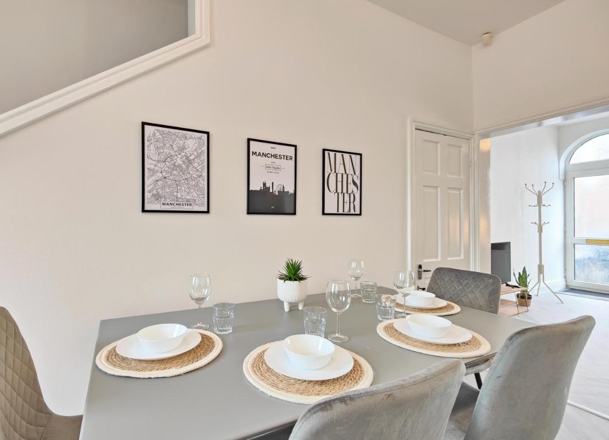Вилла Stott House - Bright Spacious Townhouse 15 Minutes To Central Manchester With Free Parking Экстерьер фото