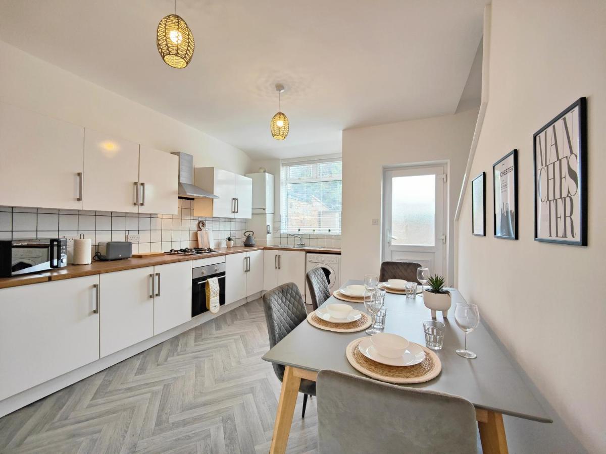 Вилла Stott House - Bright Spacious Townhouse 15 Minutes To Central Manchester With Free Parking Экстерьер фото