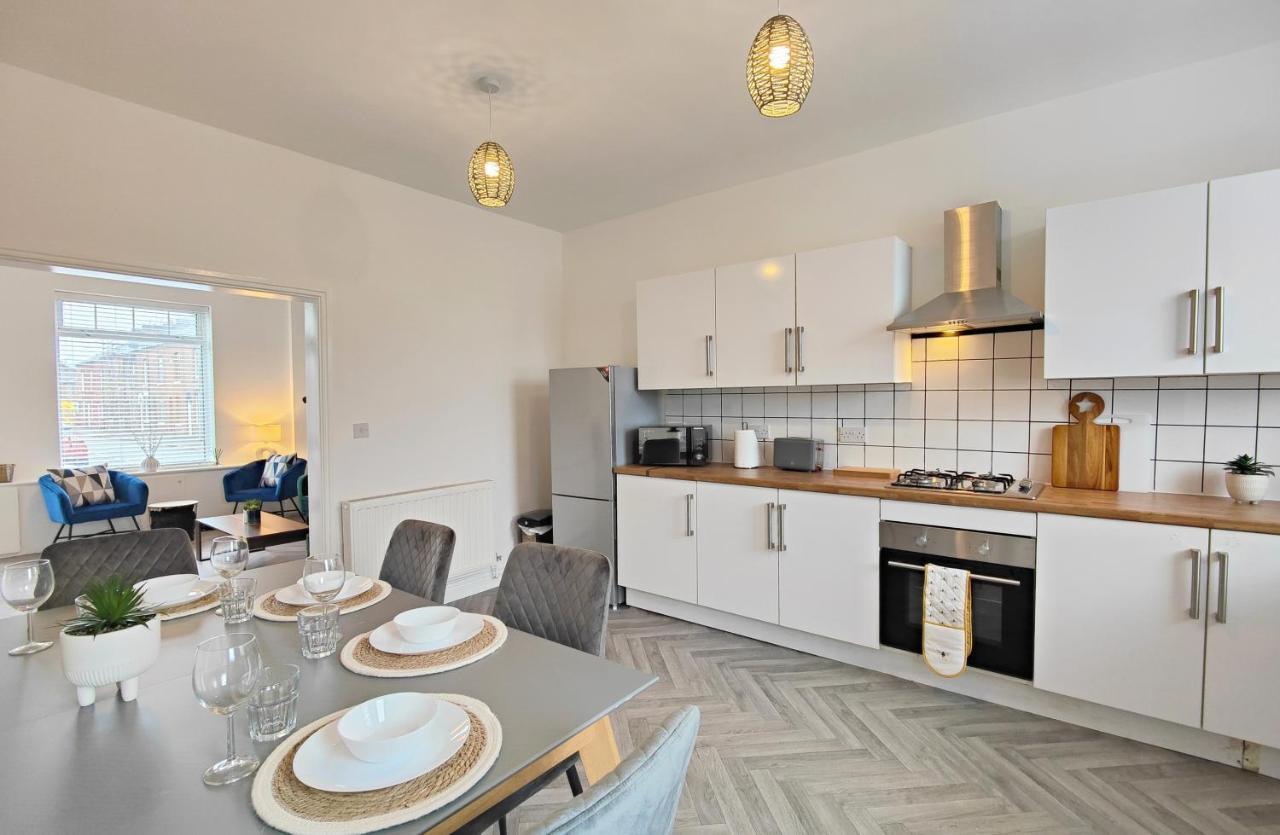 Вилла Stott House - Bright Spacious Townhouse 15 Minutes To Central Manchester With Free Parking Экстерьер фото