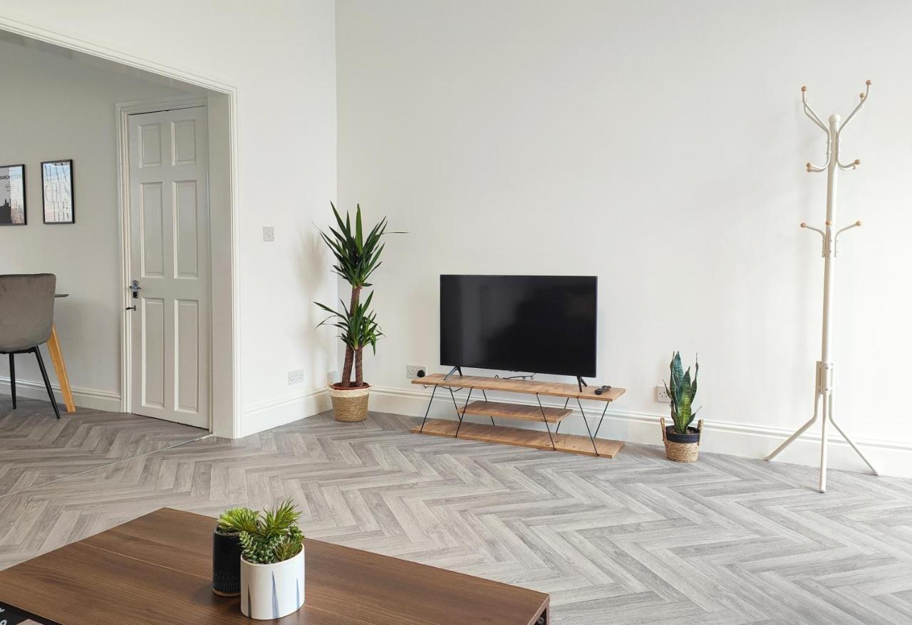 Вилла Stott House - Bright Spacious Townhouse 15 Minutes To Central Manchester With Free Parking Экстерьер фото