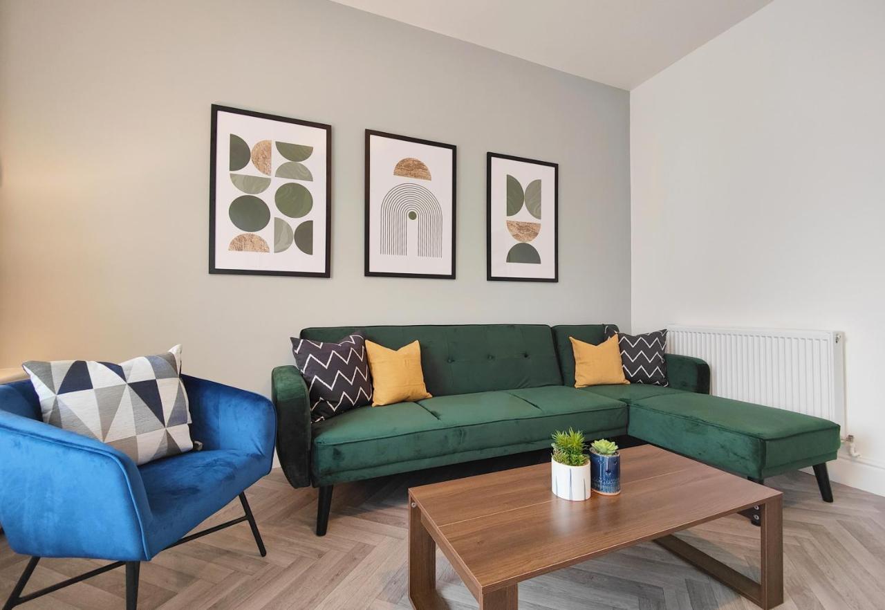 Вилла Stott House - Bright Spacious Townhouse 15 Minutes To Central Manchester With Free Parking Экстерьер фото