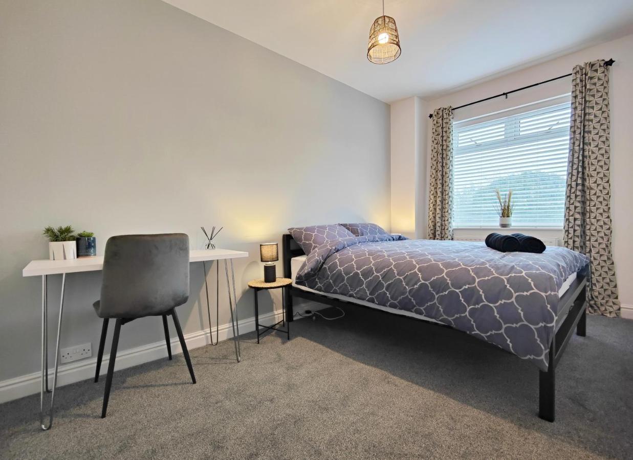 Вилла Stott House - Bright Spacious Townhouse 15 Minutes To Central Manchester With Free Parking Экстерьер фото