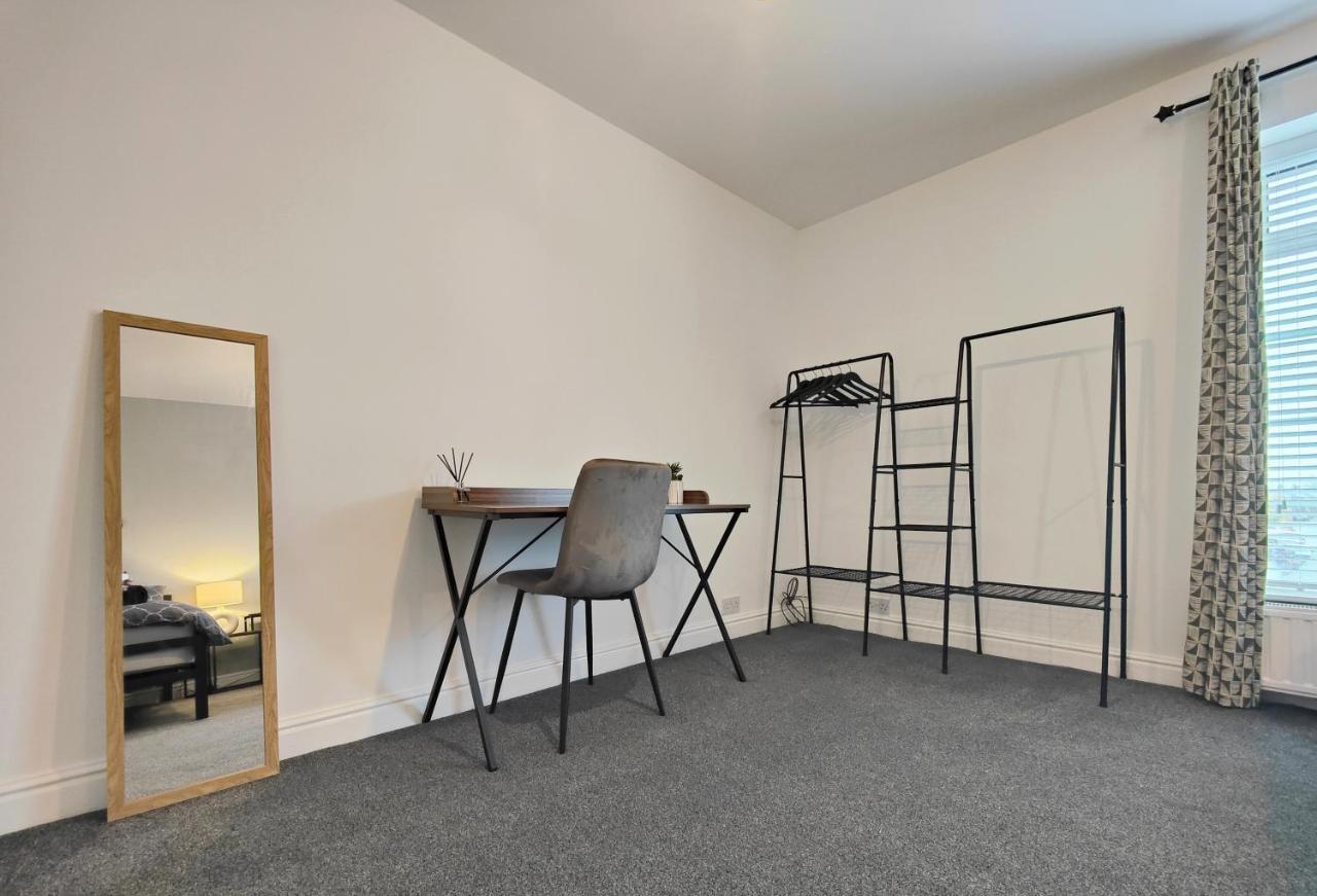 Вилла Stott House - Bright Spacious Townhouse 15 Minutes To Central Manchester With Free Parking Экстерьер фото