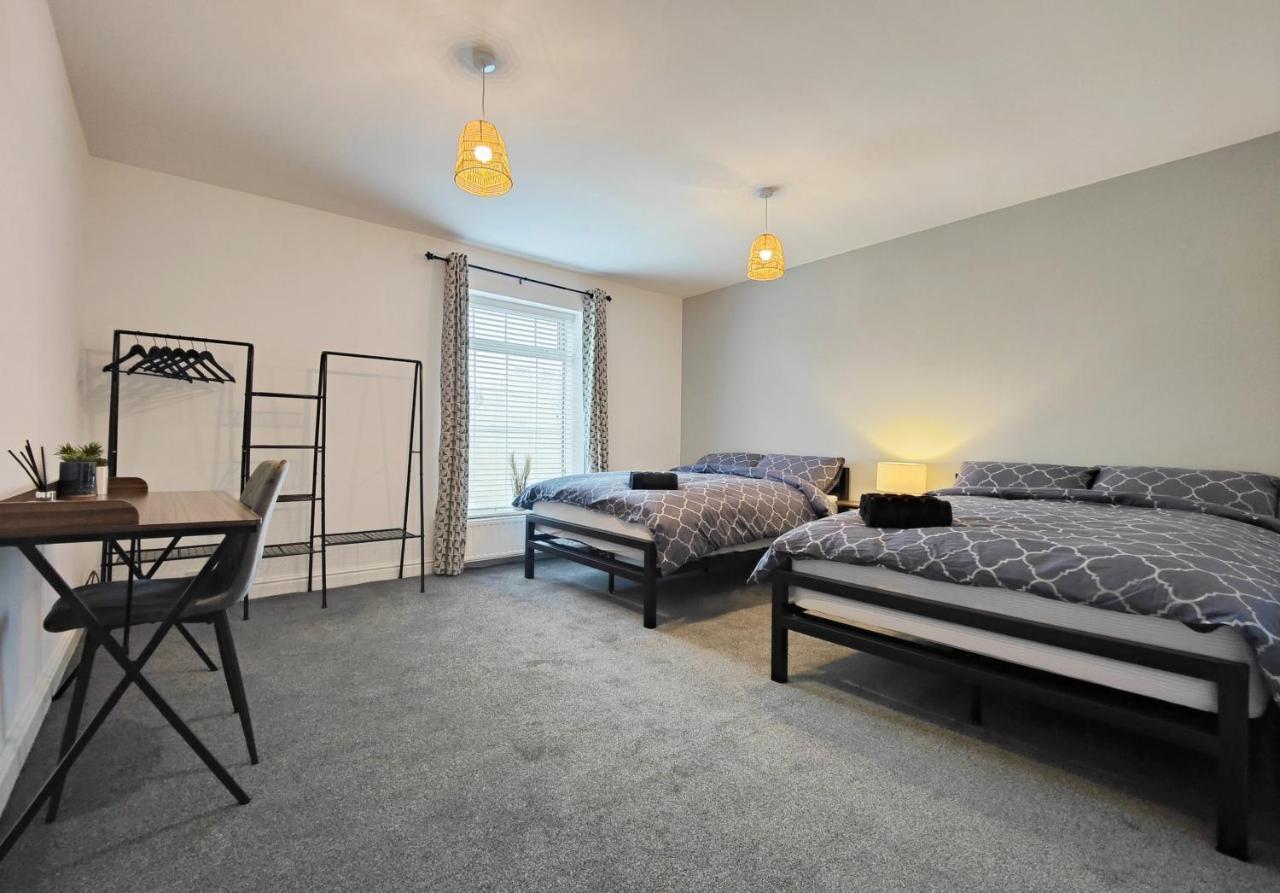 Вилла Stott House - Bright Spacious Townhouse 15 Minutes To Central Manchester With Free Parking Экстерьер фото